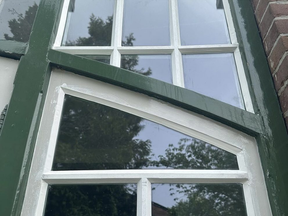 Vacuum glass molding windows